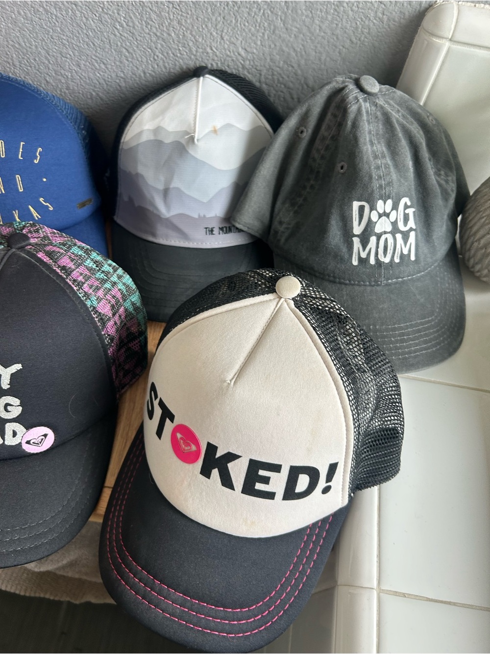Misc Roxy SnapBack hats - Picture 5 of 5